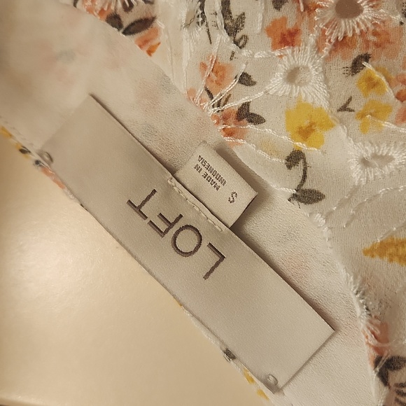 LOFT floral blouse with eyelet detail Size S - Picture 4 of 4